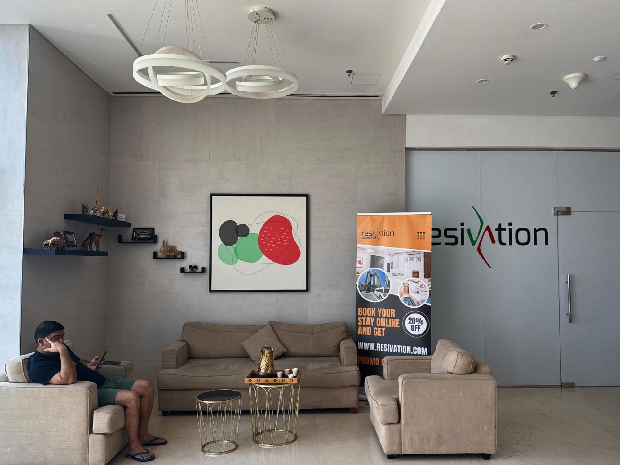 Resivation Hotel ドバイ エクステリア 写真